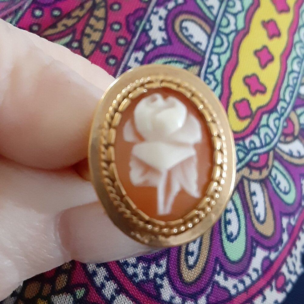 Rose Cameo Ring